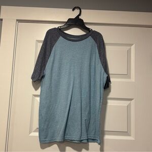 Kohl’s Men’s blue large tee shirt